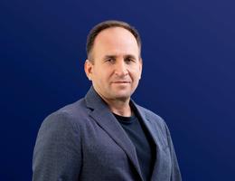 العميل Adam Zurkanaev