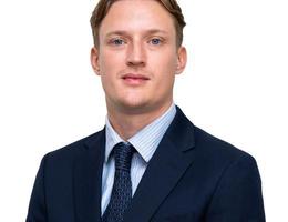 العميل Louis Warren