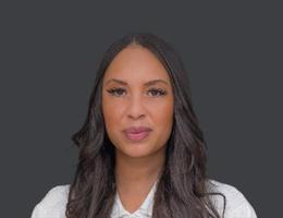 العميل Simira Kamara