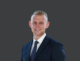 العميل Lewis Pollitt