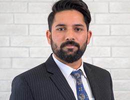 العميل Umer Iqbal