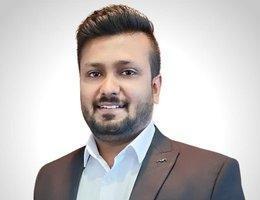 العميل Riasat Ali