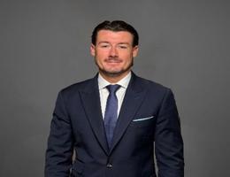 العميل Joshua Clarke