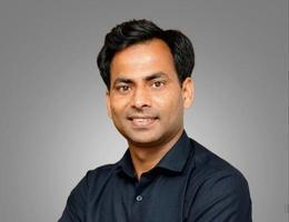 العميل Naveed Akhtar