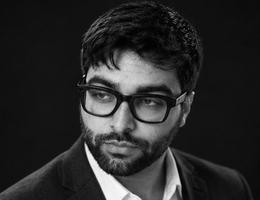 العميل Rayyan Paracha