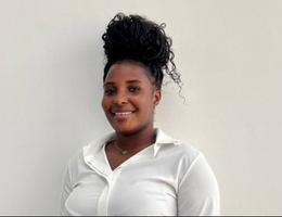 العميل Sabina Lartey