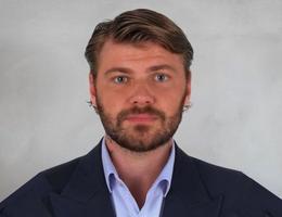 العميل Oliver Gutteridge