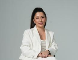 العميل Angela Reznic