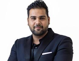 العميل Akshay Asija