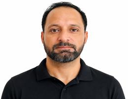 العميل Raja Qamar 
