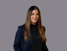 العميل Poppy Wigstead