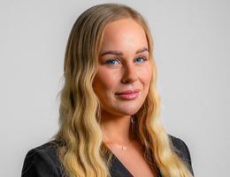 Agent Elizabeth Clapp