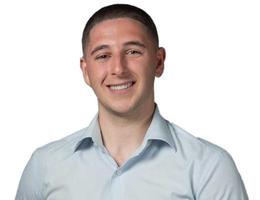 العميل Theo Selby