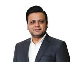 العميل Rana Nisar Akbar