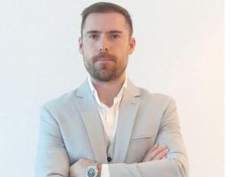 العميل John White