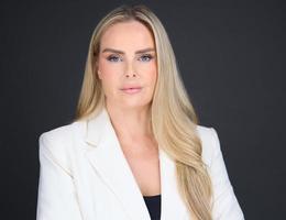 العميل Stephanie Groome