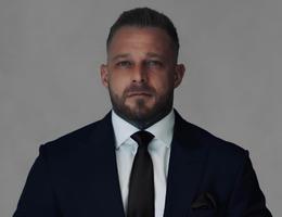 العميل Luke Dugmore