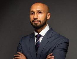 العميل Zeeshan Haroon