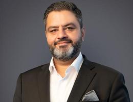 العميل Adeel Afzal