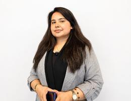 العميل Ayesha Babar