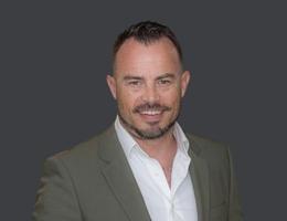 Agent Evern Van Niekerk