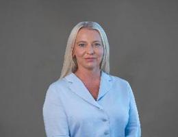 Agent Nicola Moxen