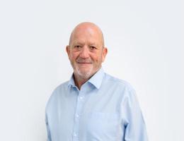 العميل Brian Falconer