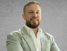 العميل Daniel Francis