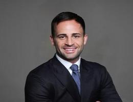 العميل John May