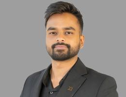 العميل Dinesh Gupta