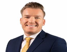 العميل Raymond Holmberg