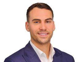 العميل George Barker