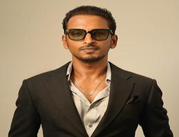 العميل Navin Gupta