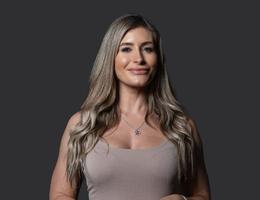 العميل Steph Baker