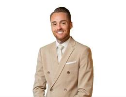 العميل Liam Briggs