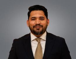 العميل Zeeshaan Khan