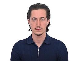 العميل Lewis Danahay