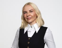 العميل Laura Zavragiu