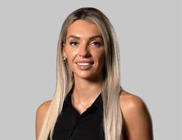 العميل Mia Engledew
