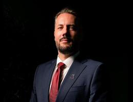 العميل Luke Lincoln