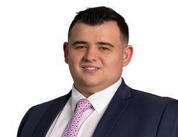 العميل Tom Vennard Loughlin