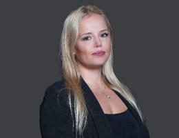 العميل Emily Isbister