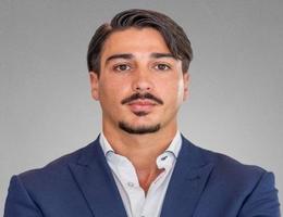 العميل Deniz Beckers