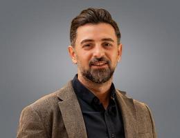 العميل Moayad Baker