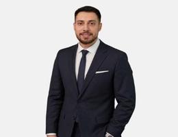 العميل Adam Ruse