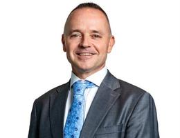 العميل Simon Quinton