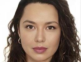 العميل Alina Karkhanina
