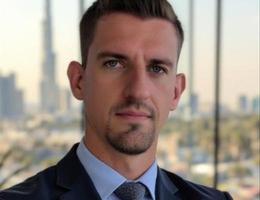 العميل Adam Kowalewski