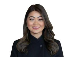 العميل Esther Muamuan