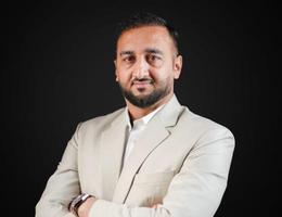 العميل Azeem Nawaz